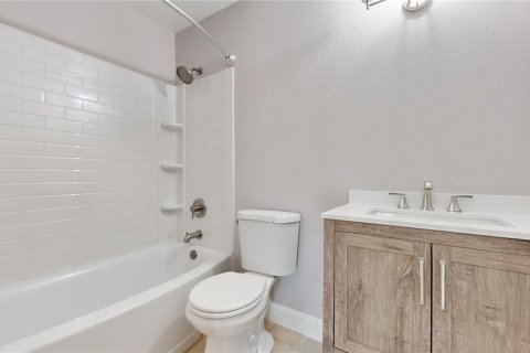 House in Palm Bay, Florida 3 bedrooms, 111.85 sq.m. № 1509106 - photo 21