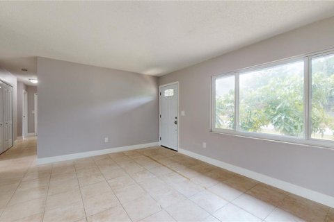 House in Palm Bay, Florida 3 bedrooms, 111.85 sq.m. № 1509106 - photo 13