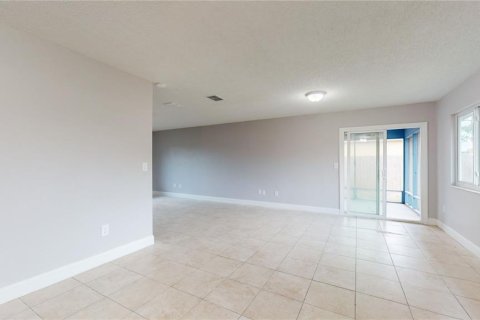 House in Palm Bay, Florida 3 bedrooms, 111.85 sq.m. № 1509106 - photo 15