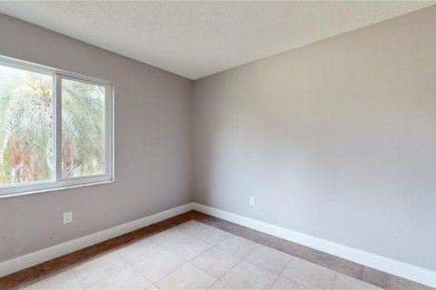 House in Palm Bay, Florida 3 bedrooms, 111.85 sq.m. № 1509106 - photo 24