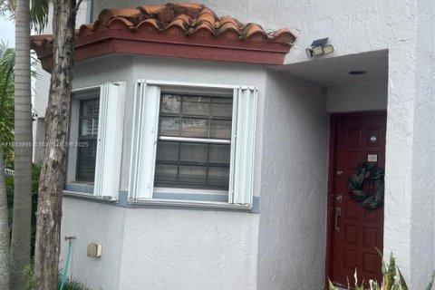 Touwnhouse à vendre à Miami, Floride: 2 chambres, 112.41 m2 № 1762808 - photo 1
