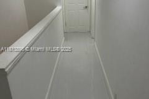 Touwnhouse à vendre à Miami, Floride: 2 chambres, 112.41 m2 № 1762808 - photo 14