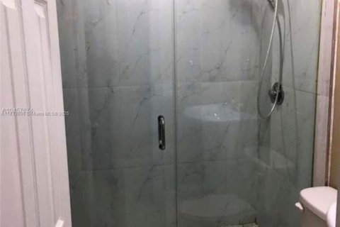 Touwnhouse à vendre à Miami, Floride: 2 chambres, 112.41 m2 № 1762808 - photo 10