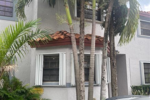 Touwnhouse à vendre à Miami, Floride: 2 chambres, 112.41 m2 № 1762808 - photo 2