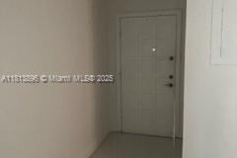 Touwnhouse à vendre à Miami, Floride: 2 chambres, 112.41 m2 № 1762808 - photo 4