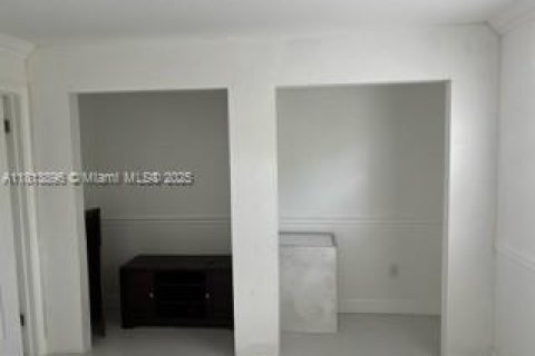 Touwnhouse à vendre à Miami, Floride: 2 chambres, 112.41 m2 № 1762808 - photo 13