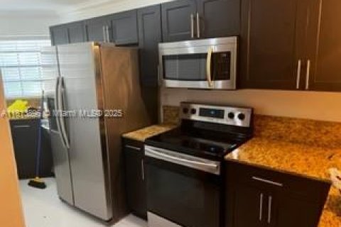 Touwnhouse à vendre à Miami, Floride: 2 chambres, 112.41 m2 № 1762808 - photo 6