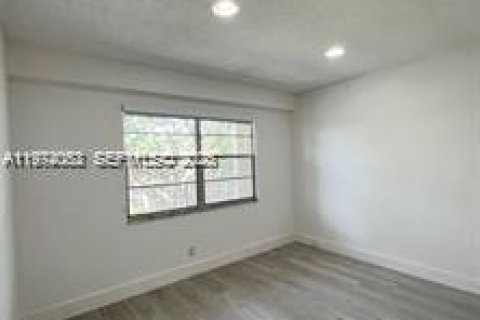 Condominio en alquiler en Pembroke Pines, Florida, 2 dormitorios, 110.74 m2 № 2041754 - foto 6