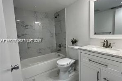 Condominio en alquiler en Pembroke Pines, Florida, 2 dormitorios, 110.74 m2 № 2041754 - foto 7