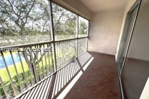 Condominio en alquiler en Pembroke Pines, Florida, 2 dormitorios, 110.74 m2 № 2041754 - foto 11