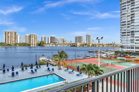 Condominio en venta en Aventura, Florida, 2 dormitorios, 120.77 m2 № 1927276 - foto 19