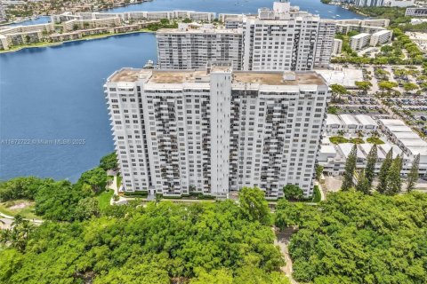 Condominio en venta en Aventura, Florida, 2 dormitorios, 120.77 m2 № 1927276 - foto 13