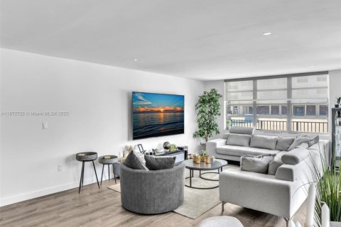 Condominio en venta en Aventura, Florida, 2 dormitorios, 120.77 m2 № 1927276 - foto 10