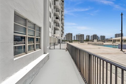 Condominio en venta en Aventura, Florida, 2 dormitorios, 120.77 m2 № 1927276 - foto 16