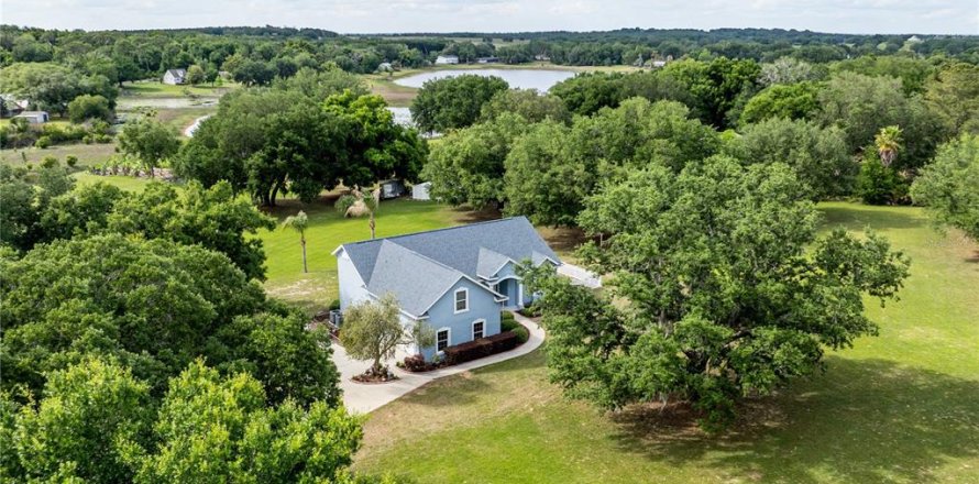 House in Howey-in-the-Hills, Florida 4 bedrooms, 191.94 sq.m. № 2166339
