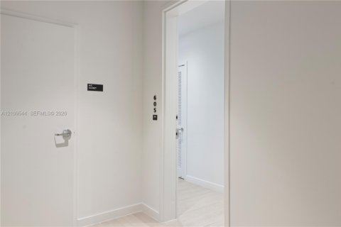 Copropriété à vendre à Miami, Floride: 2 chambres, 149.85 m2 № 2424938 - photo 10
