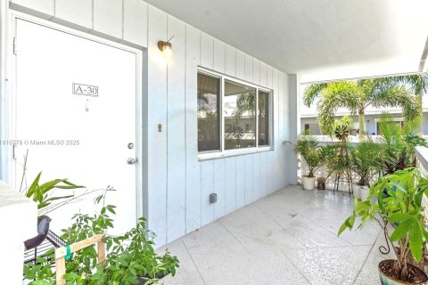 Condominio en alquiler en Fort Lauderdale, Florida, 1 dormitorio, 65.03 m2 № 1965972 - foto 2