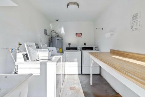 Condominio en alquiler en Fort Lauderdale, Florida, 1 dormitorio, 65.03 m2 № 1965972 - foto 18