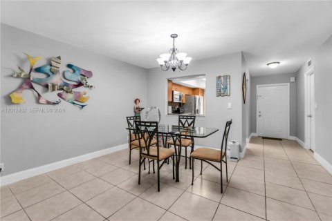 House in Tamarac, Florida 2 bedrooms, 102.19 sq.m. № 2083606 - photo 15