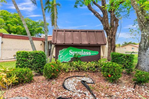 House in Tamarac, Florida 2 bedrooms, 102.19 sq.m. № 2083606