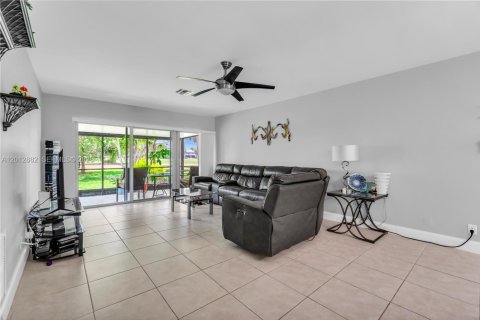 House in Tamarac, Florida 2 bedrooms, 102.19 sq.m. № 2083606 - photo 29
