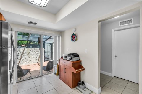 House in Tamarac, Florida 2 bedrooms, 102.19 sq.m. № 2083606 - photo 14