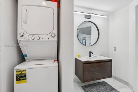 Copropriété à vendre à Miami, Floride: 2 chambres, 97.36 m2 № 2015058 - photo 13