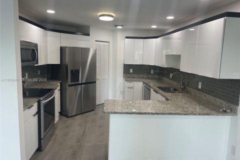 Casa en alquiler en Hialeah, Florida, 3 dormitorios, 176.14 m2 № 2010571 - foto 7