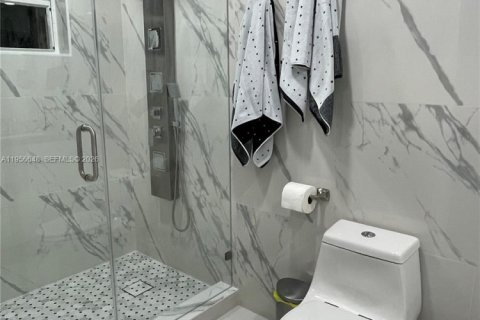 Casa en alquiler en Hialeah, Florida, 3 dormitorios, 176.14 m2 № 2010571 - foto 18