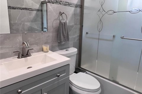 Casa en alquiler en Hialeah, Florida, 3 dormitorios, 176.14 m2 № 2010571 - foto 20