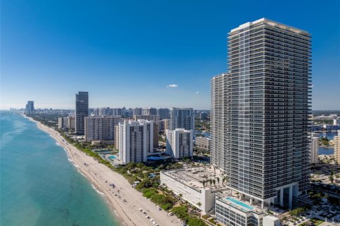 Condo in Hallandale Beach, Florida, 2 bedrooms  № 1973721 - photo 22