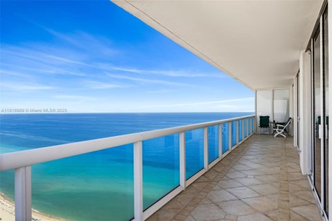 Condo in Hallandale Beach, Florida, 2 bedrooms  № 1973721 - photo 7