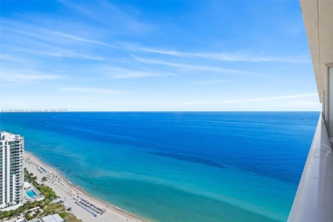 Condo in Hallandale Beach, Florida, 2 bedrooms  № 1973721 - photo 20