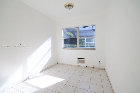 Appartement à louer à Miami Beach, Floride: 2 chambres, 74.32 m2 № 1997748 - photo 3