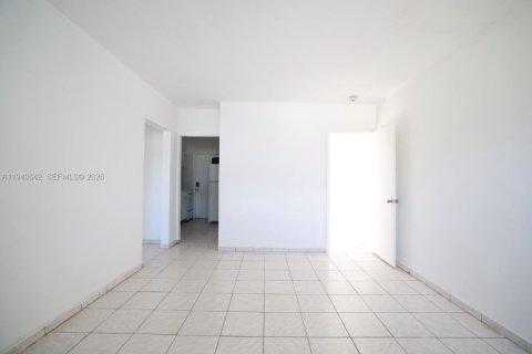 Appartement à louer à Miami Beach, Floride: 2 chambres, 74.32 m2 № 1997748 - photo 2