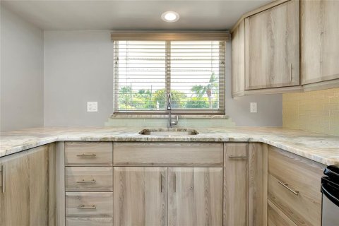 House in Port Charlotte, Florida 2 bedrooms, 140.28 sq.m. № 1802871 - photo 25