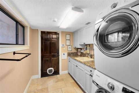 House in Orlando, Florida 4 bedrooms, 289.02 sq.m. № 1755465 - photo 15