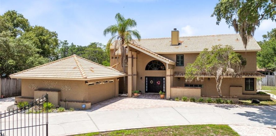 House in Orlando, Florida 4 bedrooms, 289.02 sq.m. № 1755465