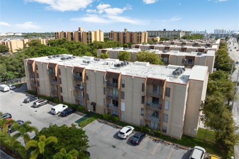 Condominio en alquiler en Miami, Florida, 2 dormitorios, 72.65 m2 № 1969410 - foto 22