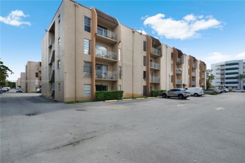 Condominio en alquiler en Miami, Florida, 2 dormitorios, 72.65 m2 № 1969410 - foto 21