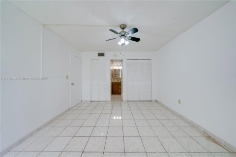 Condominio en alquiler en Miami, Florida, 2 dormitorios, 72.65 m2 № 1969410 - foto 8