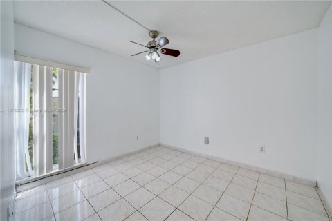 Condominio en alquiler en Miami, Florida, 2 dormitorios, 72.65 m2 № 1969410 - foto 11