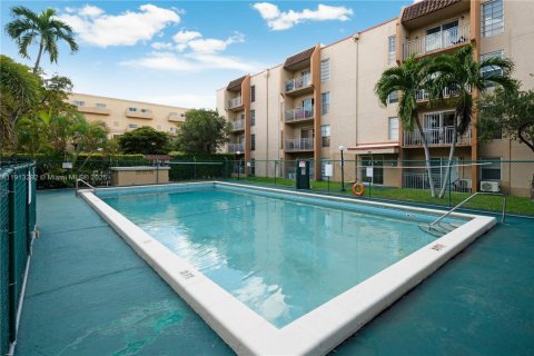 Condominio en alquiler en Miami, Florida, 2 dormitorios, 72.65 m2 № 1969410 - foto 1