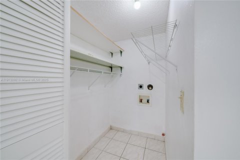 Condominio en alquiler en Miami, Florida, 2 dormitorios, 72.65 m2 № 1969410 - foto 9