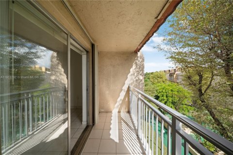 Condominio en alquiler en Miami, Florida, 2 dormitorios, 72.65 m2 № 1969410 - foto 17