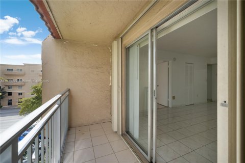 Condominio en alquiler en Miami, Florida, 2 dormitorios, 72.65 m2 № 1969410 - foto 15