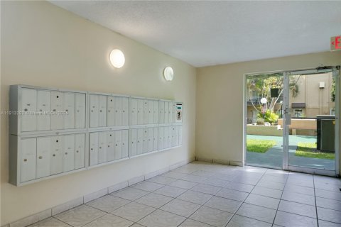 Condominio en alquiler en Miami, Florida, 2 dormitorios, 72.65 m2 № 1969410 - foto 19