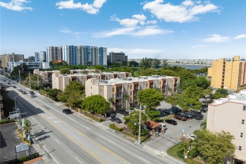 Condominio en alquiler en Miami, Florida, 2 dormitorios, 72.65 m2 № 1969410 - foto 23