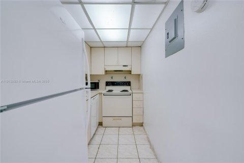 Condominio en alquiler en Miami, Florida, 2 dormitorios, 72.65 m2 № 1969410 - foto 5