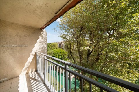 Condominio en alquiler en Miami, Florida, 2 dormitorios, 72.65 m2 № 1969410 - foto 16